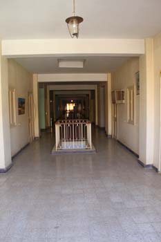 Der 100 Meter lange Hotelgang in Karthoum