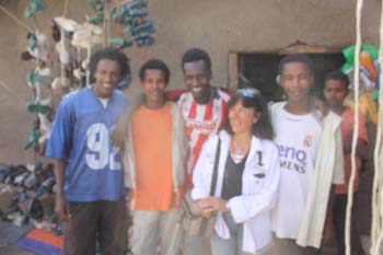 Anneliese mit Fussballfans