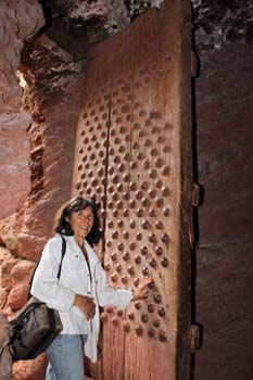 eine fast 1000 Jahre alte Türe