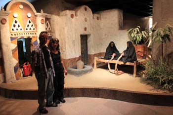 Wir bei einer Scene aus einem Nubisches Dorf