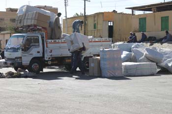 Alles abladen und und von Hand zur Fähre runter bringen