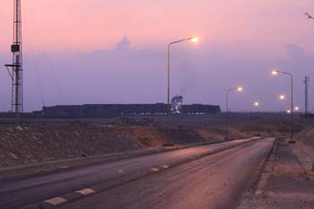 Vor dem Suez Tunnel mit Maersk Schiff
