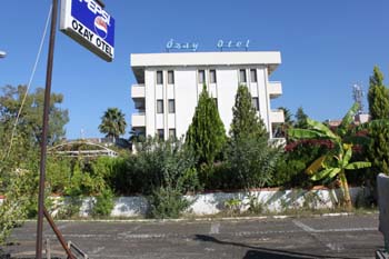Özay noch entfernter