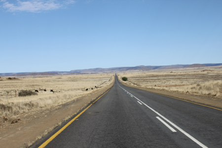 5. Die Strasse ist gerade bis zur Horizont ca. 12 km