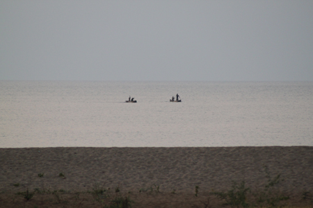 3. Die Fischerboote sind noch weit draussen